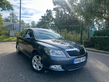 SKODA OCTAVIA 1.6 TDI Elegance DSG Euro 5 5dr